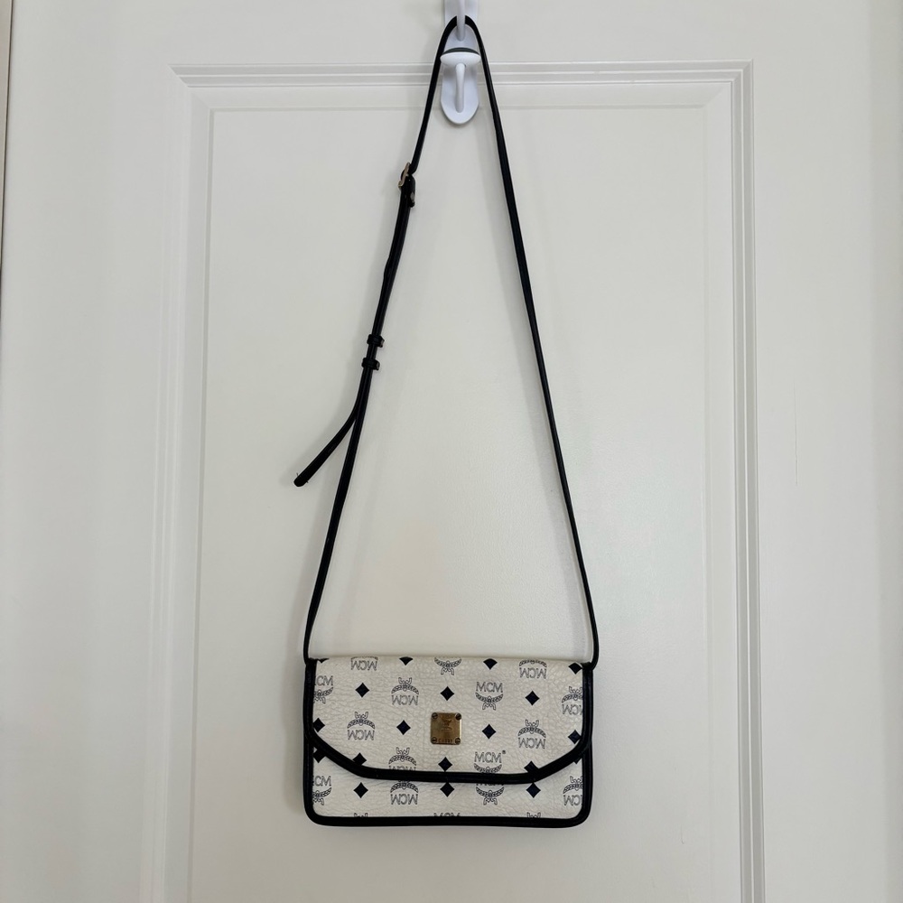 VINTAGE MCM White/Blue Crossbody w/ Gold Plaque & duster FINAL PRICE🎉